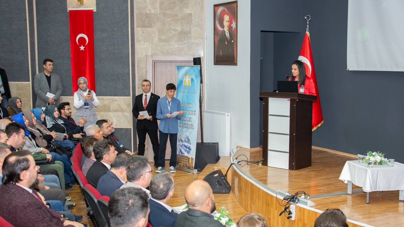 Prof. Dr. Hasan Mandal, Selçuk Üniversitesinde öğrencilerle buluştu